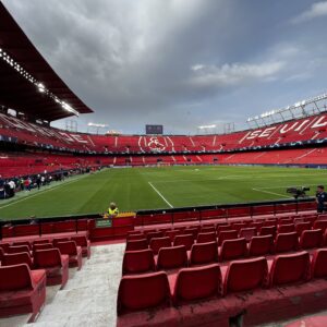 El Sevilla ultima la llegada de Melayro Bogarde y abre la puerta a la salida de Manu Bueno