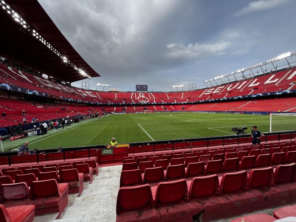 El Sevilla ultima la llegada de Melayro Bogarde y abre la puerta a la salida de Manu Bueno