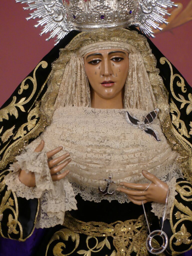 Una pintura de la Esperanza de Triana se expone en la feria de arte contemporáneo de Mónaco