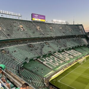 El Betis visita La Cerámica con la opción de abrir diez puntos de brecha con el Villarreal