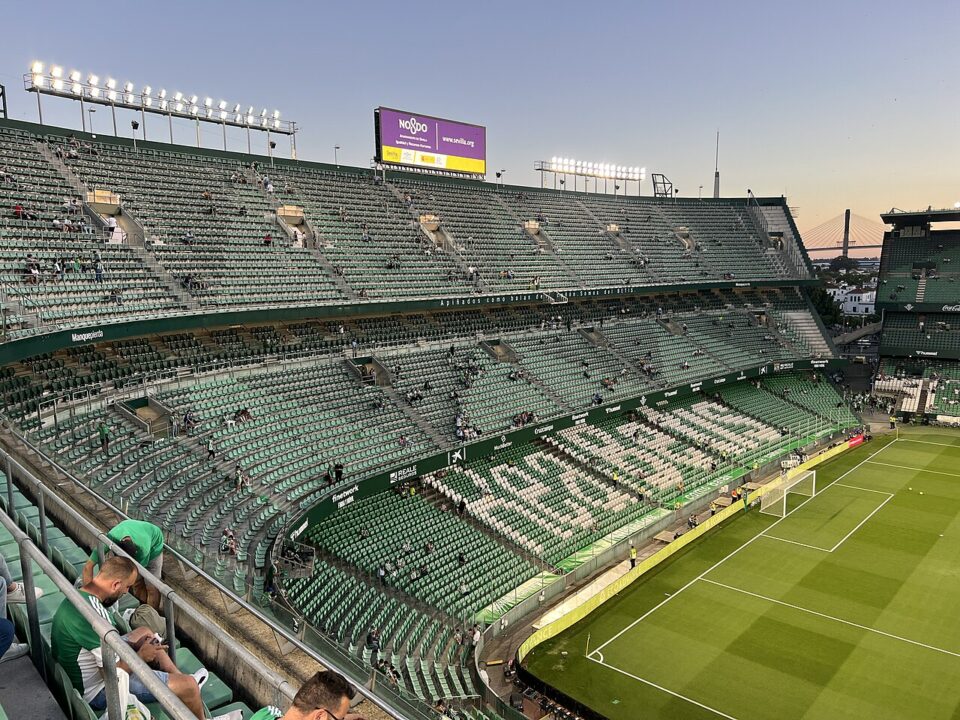 El Betis visita La Cerámica con la opción de abrir diez puntos de brecha con el Villarreal