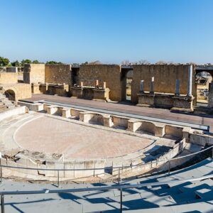 La restitución del frente escénico del Teatro Romano de Itálica supera las 260 piezas