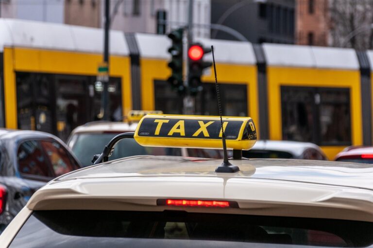 El juez envía a prisión al detenido por acuchillar a un taxista en la avenida de Andalucía