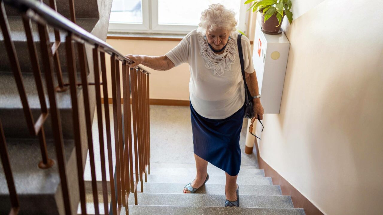 Mayores de 70 años y accesibilidad, las obligaciones de las comunidades de propietarios en Cataluña