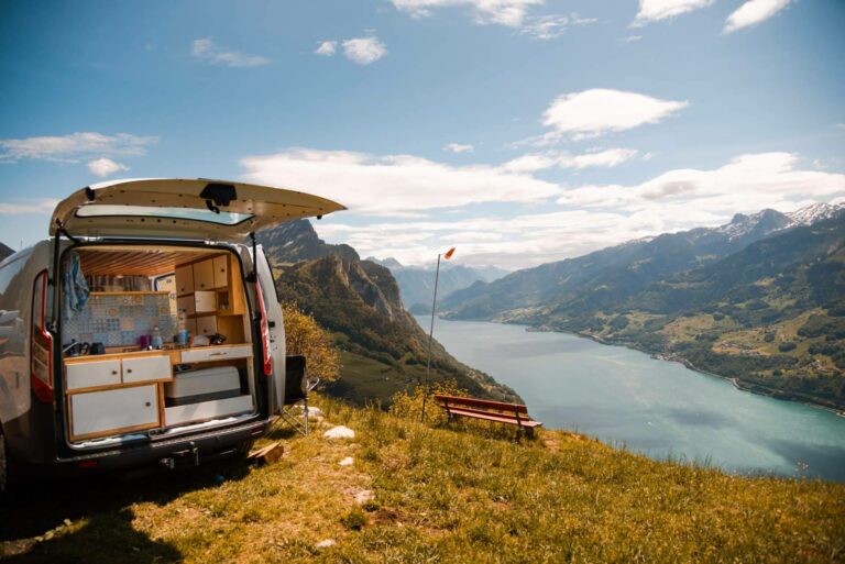 Camperizar sí, pero con papeles; qué revisar antes de llevar una furgoneta transformada a la ITV