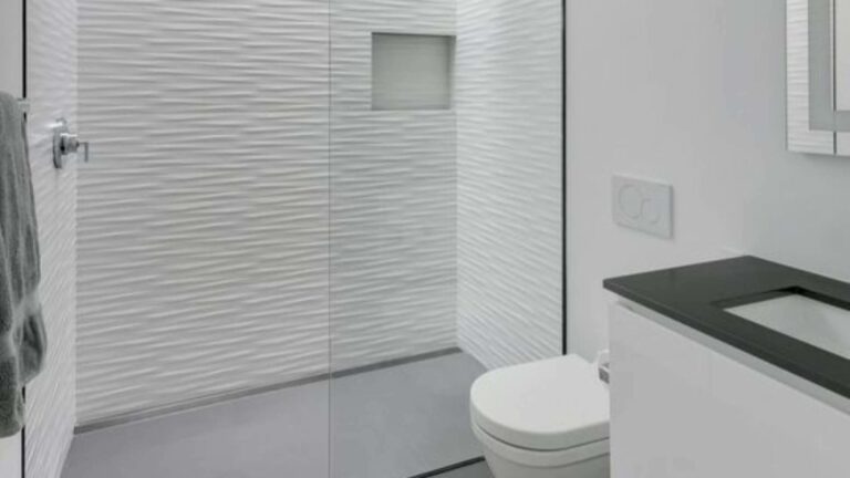 Los inodoros inteligentes japoneses y duchas italianas llegan al baño moderno del 2027