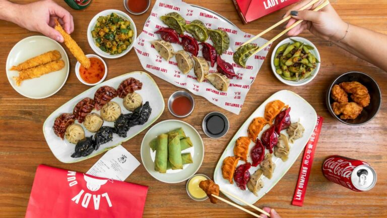 Los dumplings se consolidan como una opción versátil para comer entre semana en Barcelona