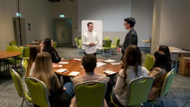 Del coworking al espacio multipropósito; IL Coworking amplía su propuesta con una sala diseñada para reunirse, formar, crear contenido y hacer networking