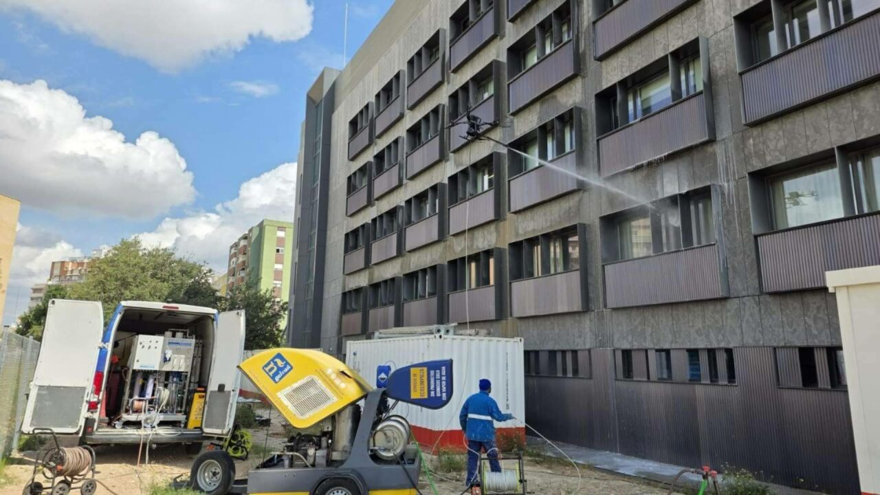 Lacado, barnizado y vapor dan forma a los servicios de restauración de superficies de Galvañ Holding