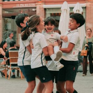 Vuelta al colegio en Sevilla con 11.000 estudiantes menos y un refuerzo de docentes