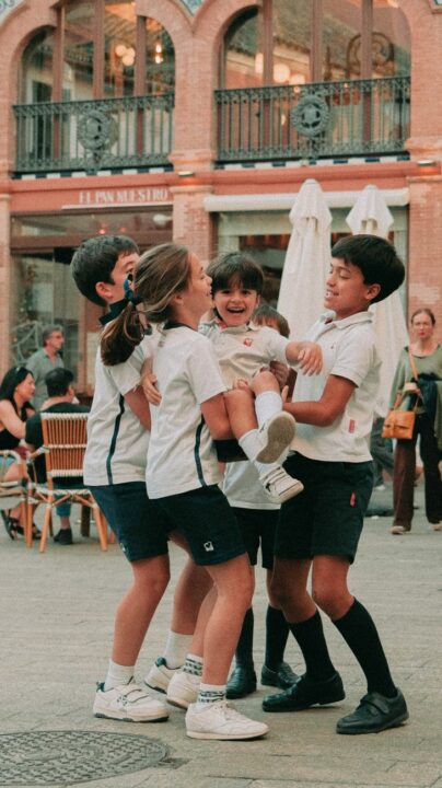 Vuelta al colegio en Sevilla con 11.000 estudiantes menos y un refuerzo de docentes