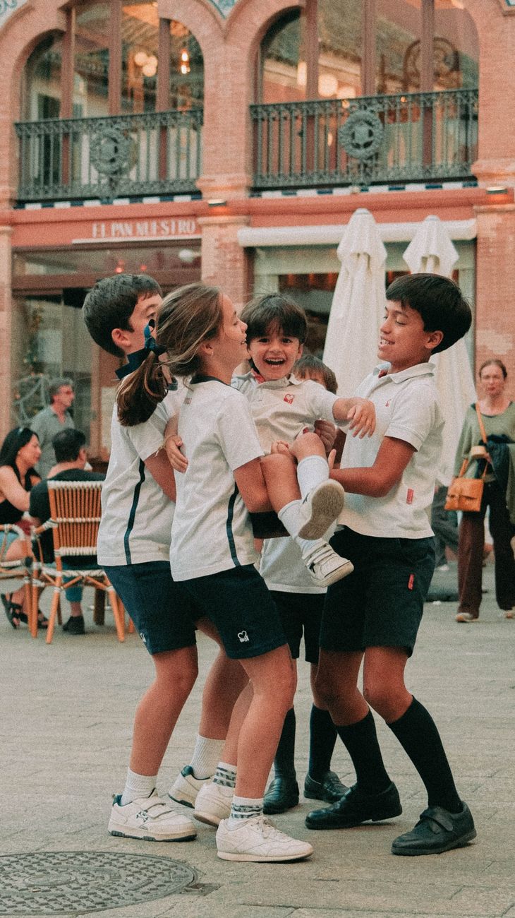 Vuelta al colegio en Sevilla con 11.000 estudiantes menos y un refuerzo de docentes
