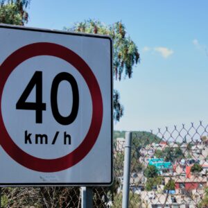 La Guardia Civil investiga a un motorista tras detectarlo a 169 km/h en la A-381, en Los Barrios