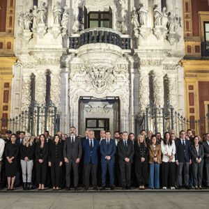 Andalucía guarda tres días de luto y la Junta exige revisar la línea de alta velocidad con Madrid