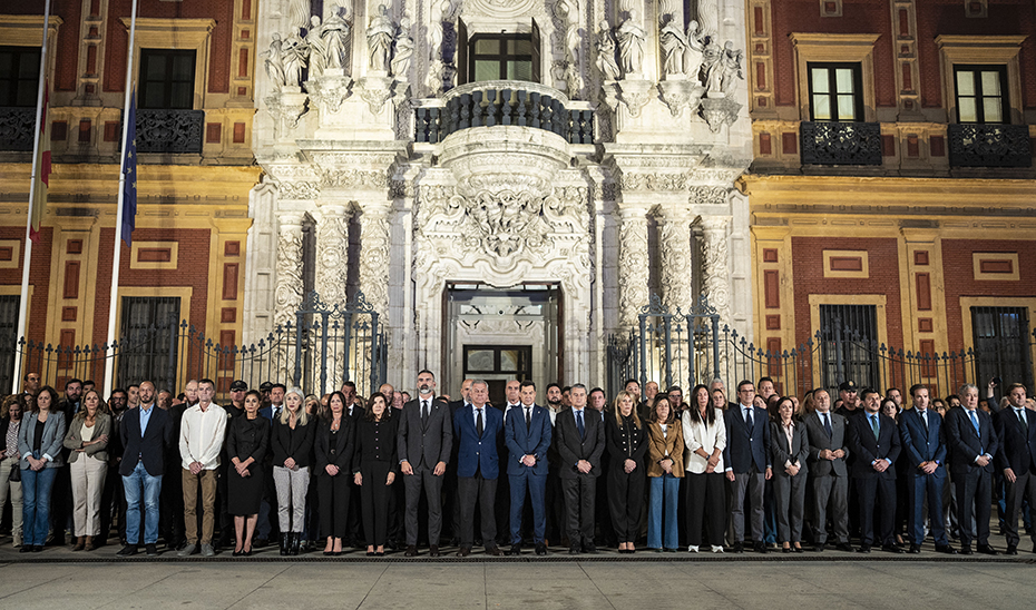 Andalucía guarda tres días de luto y la Junta exige revisar la línea de alta velocidad con Madrid