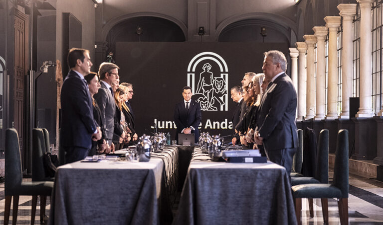 La Junta aprueba un presupuesto récord de 54.716 millones para 2027, el primero del Gobierno de PP y Vox