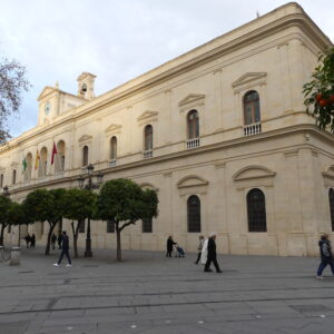 La abstención de Vox salva la rebaja del 1% del IBI en Sevilla para 2027