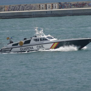 Una narcolancha embiste a una patrullera de la Guardia Civil en la desembocadura del Guadalquivir y deja varios agentes heridos