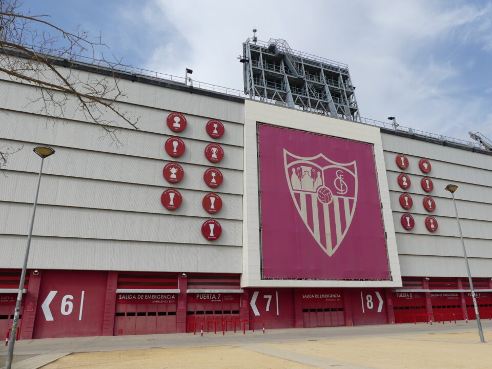 El Sevilla FC prepara nuevas salidas en enero tras cerrar 17 bajas en verano