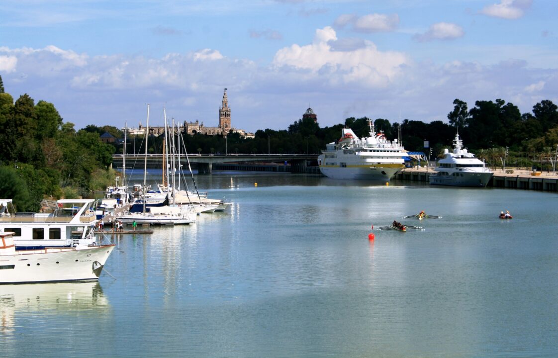 El Puerto de Sevilla muestra el Guadalquivir a capitanes de superyates para entrar en sus rutas