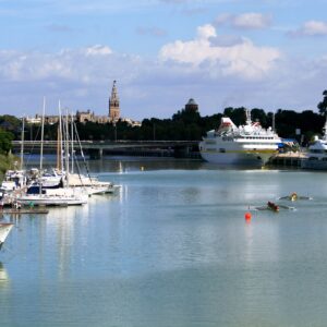 El Puerto de Sevilla muestra el Guadalquivir a capitanes de superyates para entrar en sus rutas