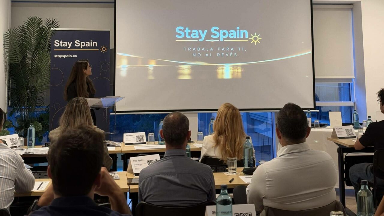 Stay Spain presenta su plataforma de reservas en Alicante y abre el registro de alojamientos turísticos