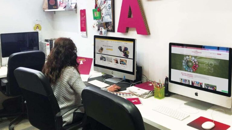 A2 Colores integra diseño gráfico y soluciones digitales para construir una comunicación empresarial coherente