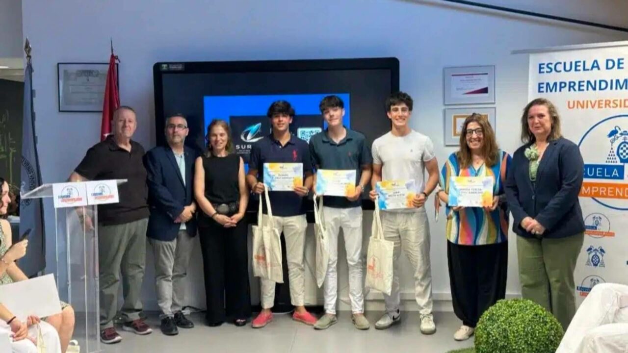 Tres alumnos de Bachillerato de LOGOS International School, entre los 10 mejores proyectos de emprendimiento