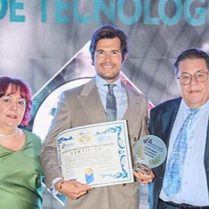 El doctor César Manuel Noval Font recibe el prestigioso Premio Europeo de Tecnología e Innovacion