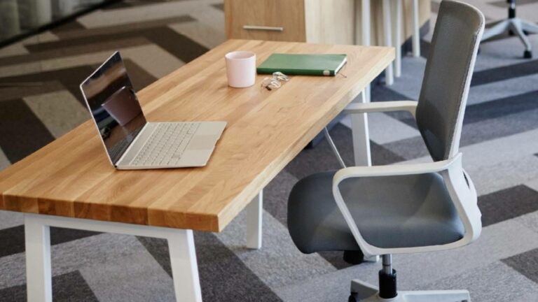 Cómo elegir mobiliario de oficina resistente y funcional para el trabajo diario