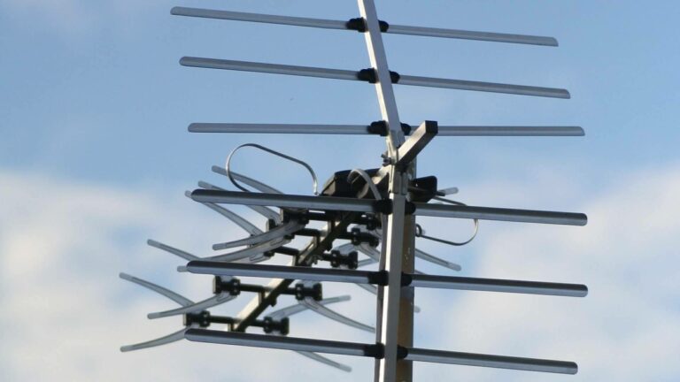 Antenistas Valencia ofrece soluciones rápidas para la instalación y reparación de antenas TDT y parabólicas