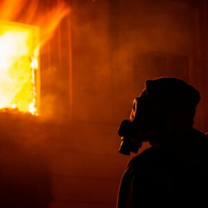 Dos heridos en un incendio en Los Pajaritos que obligó a un vecino a lanzarse desde un tercer piso