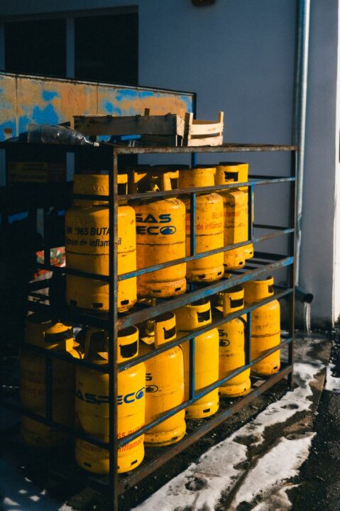 La Guardia Civil intercepta en la A-4 una furgoneta con 3.500 litros de gasolina para narcolanchas